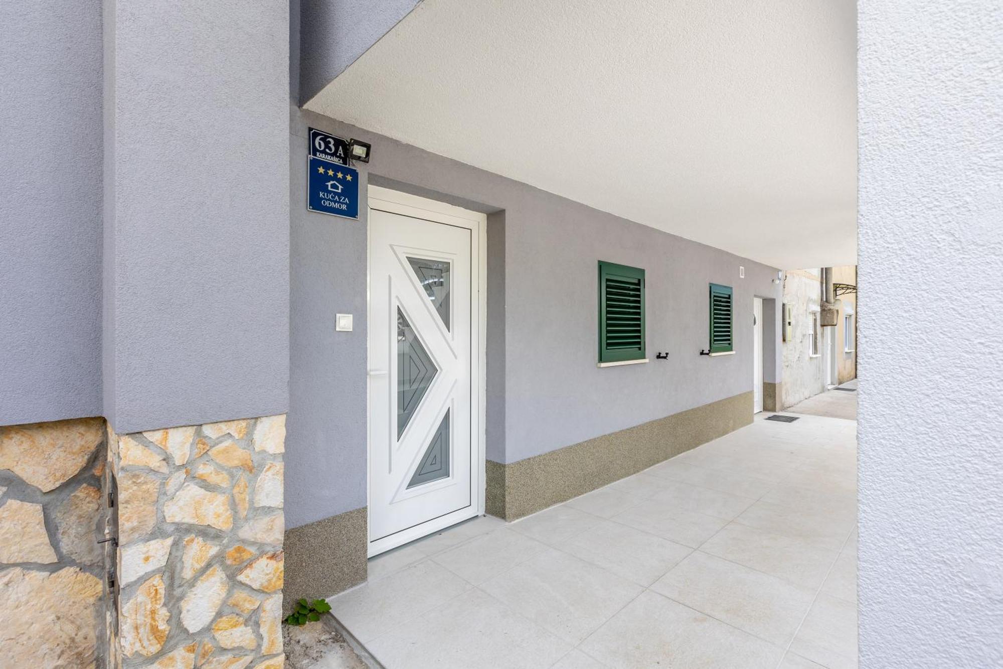 Holiday House Mala Sinj Exterior photo